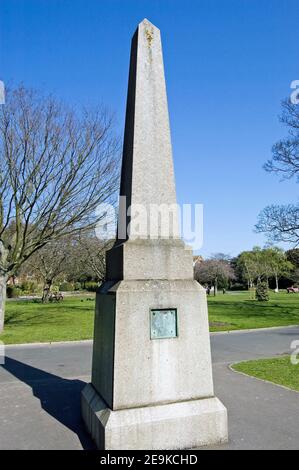 Mémorial de l'équipage du HMS Victoria tué lorsque le navire à tourelle de la Marine royale a coulé au large de la Syrie en 1893, y compris l'amiral Tryon. Monument sur le public Banque D'Images