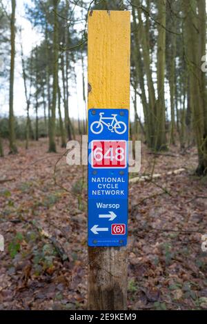 Réseau national de vélo route 648 panneau dans la forêt de Sherwood. Banque D'Images