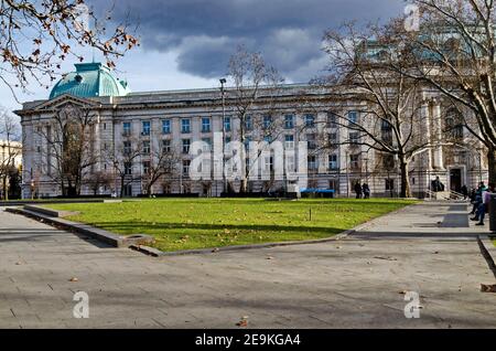 Vue sur l'université Kliment Ohridski' dans la ville de Sofia, Bulgarie Banque D'Images