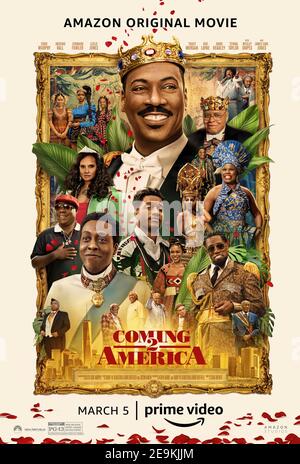 Coming 2 America (2021) réalisé par Craig Brewer et mettant en vedette Eddie Murphy, David Lengel et Wesley Snipes. Le monarque africain Akeem apprend qu'il a un fils perdu depuis longtemps aux États-Unis et qu'il doit retourner en Amérique pour rencontrer cet héritier inattendu et établir une relation avec son fils. Banque D'Images