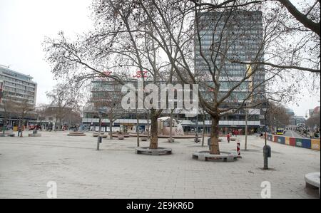 Berlin, Allemagne. 05 février 2021. La Breitscheidtplatz à Tauentzien est presque déserte pendant le confinement, crédit: Wolfgang Kumm/dpa/Alay Live News Banque D'Images