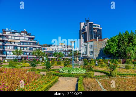 BRAGA, PORTUGAL, 22 MAI 2019 : vue sur la vieille ville de Braga à travers les jardins de Santa Barbara, Porugal Banque D'Images