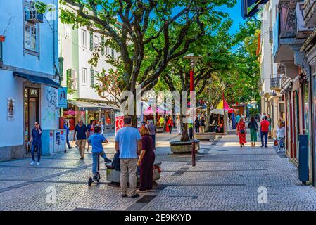 BRAGA, PORTUGAL, 22 MAI 2019: Les gens se balader dans la rue étroite du centre historique de Braga, Portugal Banque D'Images