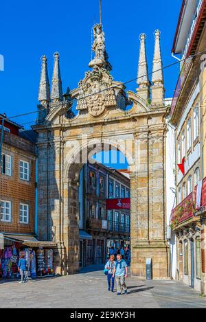 BRAGA, PORTUGAL, 22 MAI 2019 : vue sur Arco da Porta Nuova dans le centre historique de Braga, Portugal Banque D'Images