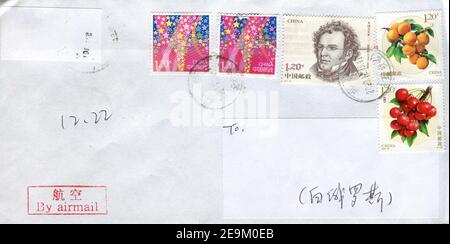 GOMEL, BÉLARUS - 19 DÉCEMBRE 2020 : ancienne enveloppe envoyée de Hong Kong à Gomel, Bélarus, 19 décembre 2020. Banque D'Images