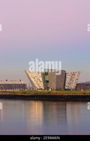 Royaume-uni, Irlande du Nord, Belfast, vue du Titanic Belfast museum Banque D'Images