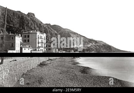 Photographie de la fin du XIXe siècle - vue sur la plage de Menton, France, vers 1890 Banque D'Images