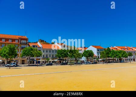 ALCOBACA, PORTUGAL, 28 MAI 2019 : vue de la place du 25 avril à Alcobaca, Portugal Banque D'Images