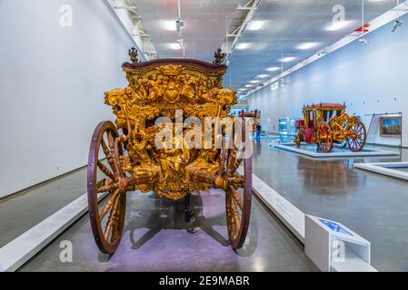 LISBONNE, PORTUGAL, 29 MAI 2019 : intérieur du musée national des autocars à Belem, Lisbonne, Portugal Banque D'Images