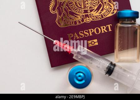 Concept de passeport de voyage pour le vaccin contre le coronavirus au Royaume-Uni Banque D'Images