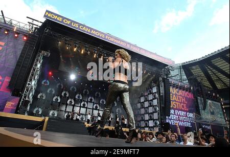 Twickenham, Royaume-Uni. 1st juin 2013. Rita ora se produit sur scène au concert Sound of change au Chime for change au stade Twickenham de Twickenham. Crédit: S.A.M./Alamy CRÉDIT: S.A.M./Alamy Banque D'Images