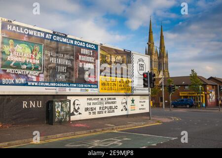 Royaume-uni, Irlande du Nord, Belfast, Falls Road, International wall murals politiques Banque D'Images