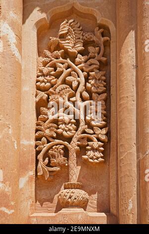 Arbre de vie relief au 17ème siècle Ishak Pasha Palace / İshak Paşa Sarayı, palais de l'époque ottomane dans le district de Dogubeyazıt, province d'Agrı, Turquie Banque D'Images