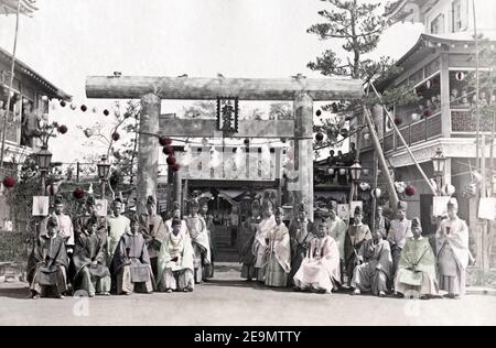 Photographie de la fin du XIXe siècle - Groupe de prêtres bouddhistes, Japon, vers 1880 Banque D'Images