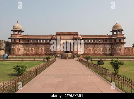 Fort d'agra palais royal architecture intérieur orné de sculptures et d'art mural. Fort d'Agra est un site classé au Patrimoine Mondial Banque D'Images