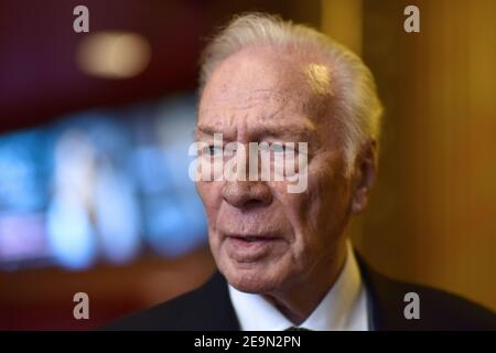 6 février 2021. DOSSIER : Christopher Plummer passe à l'âge de 91 ans. L'acteur Christopher Plummer participe à la séance photo « l'exception » lors du Festival international du film de Toronto 2016 au théâtre Elgin, à Toronto, au Canada, le 15 septembre 2016. (Photo par Anthony Behar) *** Veuillez utiliser le crédit du champ de crédit *** crédit: SIPA USA/Alamy Live News