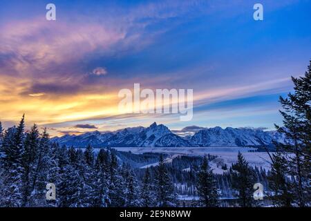 Coucher de soleil spectaculaire sur les Grands Tetons à Jackson Hole pendant Hiver Banque D'Images