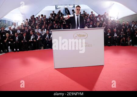 Directeur Nicolas Winding Refn après avoir remporté le prix du meilleur réalisateur pour son film « Drive » lors des lauréats Photocall du 64ème Festival International du film de Cannes, au Palais des Festivals de Cannes, dans le sud de la France, le 22 mai 2011. Photo de Hahn-Nebinger-Genin/ABACAPRESS.COM Banque D'Images