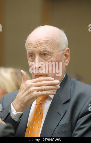 Pierre-Christian Taittinger à la conférence de presse du PDG de la LVMH, Bernard Arnault, pour la création d'une fondation culturelle « Louis Vuitton pour la création » à Paris, France, le 2 octobre 2006. L'architecte américain Frank Gehry sera le concepteur de la fondation, qui sera située dans le jardin d'Acclimatation, à la limite nord du Bois de Boulogne. Photo de Nicolas Khayat/ABACAPRESS.COM Banque D'Images