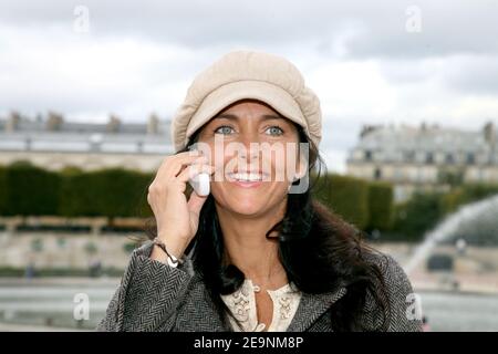 L'actrice Cristiana Reali arrive à la présentation de la collection prêt-à-porter du printemps-été 2007 de Céline à Paris, en France, le 5 octobre 2006. Photo de Denis Guignebourg/ABACAPRESS.COM Banque D'Images