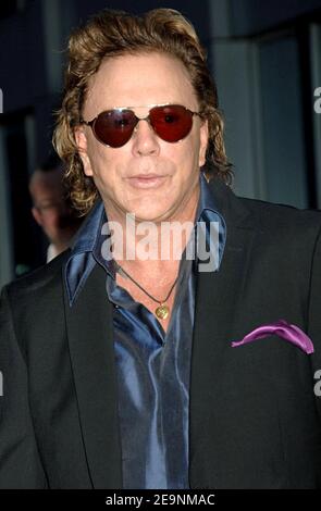 Mickey Rourke arrive à la première de « Alex Rider: Operation Stormbreaker » au musée Intrepid Sea Air and Space Museum à New York City, NY, États-Unis, le 4 octobre 2006. Photo de David Miller/ABACAPRESS.COM Banque D'Images