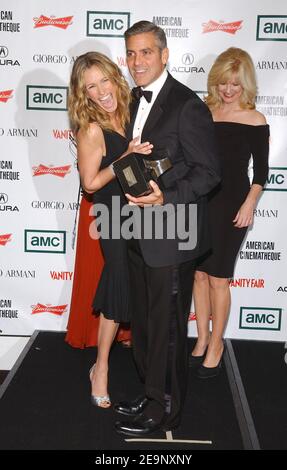 Julia Roberts et George Clooney assistent au 21e Prix annuel de la Cinémathèque américaine à l'hôtel Beverly Hilton. Los Angeles, CA, États-Unis, le 13 octobre 2006. Photo de Lionel Hahn/ABACAPRESS.COM Banque D'Images