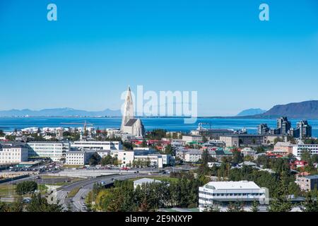 Vue sur la ville de Reykjavik en Islande sur un soleil jour Banque D'Images