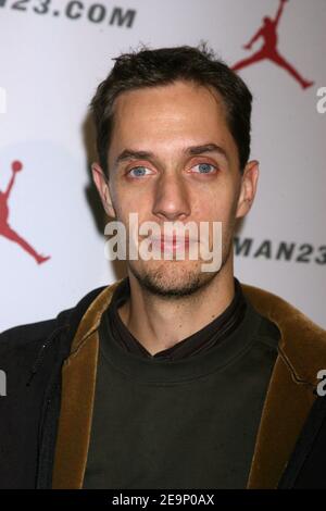 La chanteuse française Fabien Marsaud aka 'Grand corps Malade' assiste au dîner en honneur de Michael Jordan qui s'est tenu au restaurant 'Maison Blanche' à Paris, en France. 18 octobre 2006. Photo de Mehdi Taamallah/ABACAPRESS.COM Banque D'Images