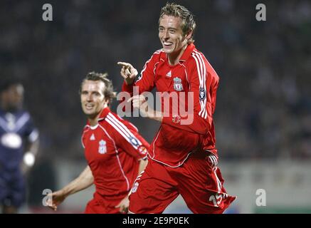 Peter Crouch, de Liverpool, célèbre son but lors de la Ligue des champions de l'UEFA, Groupe C, Girondins de Bordeaux vs Liverpool FC au Stade Chaban-Delmas à Bordeaux, France, le 18 octobre 2006. Liverpool a gagné 1-0. Photo de Christian Liewig/ABACAPRESS.COM Banque D'Images