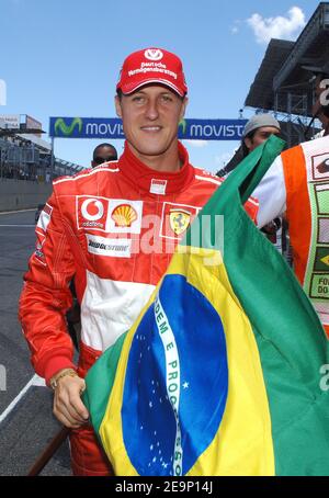 Michael Schumacher, pilote allemand de Formule 1 de Ferrari, sur le circuit d'Interlagos près de Sao Paulo au Brésil, le 22 octobre 2006. Le Grand Prix de F1 du Brésil aura lieu le dimanche 22 octobre. Photo de Christophe Guibbbaud/Cameleon/ABACAPRESS.COM Banque D'Images