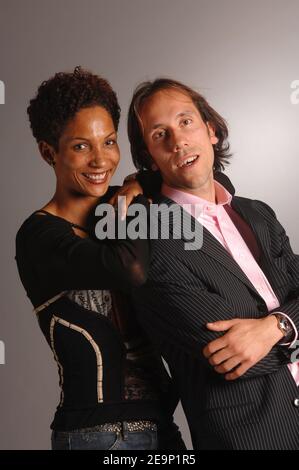 Yohan Diniz et Christine Arron posent pour notre photographe lors de la cérémonie de remise des prix des athlètes français à Aix-les-bains, France le 21 octobre 2006, Diniz a remporté la marche des hommes de 50 km aux Championnats d'athlétisme européens, à Goteborg, en Suède, le 10 août 2006. Photo de Stéphane Kempinaire/Cameleon/ABACAPRESS.COM Banque D'Images