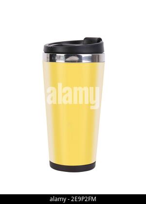 Pour aller à la tasse à smoothie. Tasse et gobelet réutilisables de couleur jaune en plastique et en métal. Gobelet de voyageur. Banque D'Images