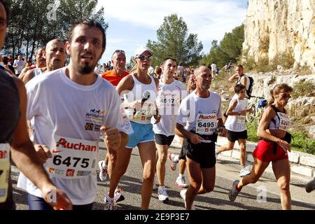 La présentatrice française Nathalie Simon (227) lors de la 28e course de Marseille-Cassis à Marseille, dans le sud de la France, le 29 octobre 2006. Photo de Pascal Parrot/Cameleon/ABACAPRESS.COM Banque D'Images