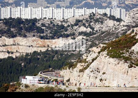 Les coureurs dans la montée de la pente de la Gineste après la ville de Marseille lors de la course du 28e classique Marseille-Cassis à Marseille, au sud de la France, le 29 octobre 2006. Photo de Pascal Parrot/Cameleon/ABACAPRESS.COM Banque D'Images