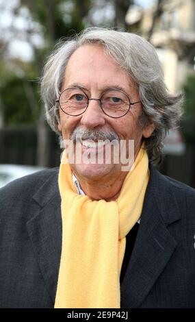 EXCLUSIF. L'acteur français Jean Rochefort arrive au Pavillon Gabriel à Paris pour l'enregistrement du talk show de Michel Drucker 'vivre Dimanche' à Paris, France, le 31 octobre 2006. Photo de Denis Guignebourg/ABACAPRESS.COM Banque D'Images