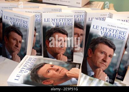 Le dirigeant français du MPF Philippe de Villiers a tenu une réunion à Amiens, en France, le 3 novembre 2006. Photo par Edouard Bernaux/ABACAPRESS.COM Banque D'Images