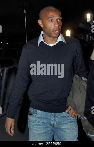 Le footballeur d'Arsenal et l'équipe française Thierry Henry tient une conférence de presse pour son nouveau sponsor Reebok à Paris, France, le 7 novembre 2006. Photo de Nicolas Gouhier/Cameleon/ABACAPRESS.COM Banque D'Images