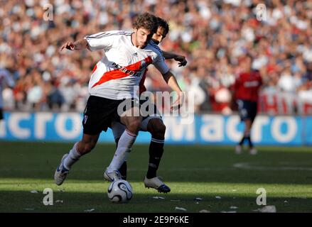 Gonzalo Higuain, franco-argentin, de River plate lors d'un match de football River plate vs Independiente au stade du Racing Club de Buenos Aires, en Argentine, le 29 octobre 2006. La correspondance s'est terminée par un tirage de 0-0. Photo de Bertrand Mahe/Cameleon/ABACAPRESS.COM Banque D'Images