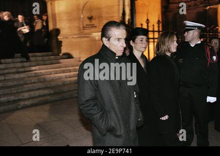 Jean-Louis Servan-Schreiber assiste à une messe funéraire pour son frère Jean-Jacques Servan-Schreiber, journaliste, essayiste et politicien qui a co-fondé l'hebdomadaire français l'Express (décédé à 82 complications de bronchite, deux jours après son hospitalisation dans la ville de Fecamp, dans le nord-ouest de la France) Tenue à la Basilique Sainte-Clotilde à Paris, France, le 9 novembre 2006. Photo de Mousse/ABACAPRESS.COM Banque D'Images