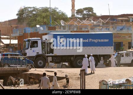 Un camion du Programme alimentaire mondial à Al Facher, au Darfour, au Soudan, le 13 novembre 2006. Photo de Jean-Jacques Datcary/ABACAPRESS.COM Banque D'Images