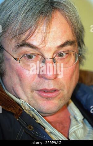 Robert Redeker (professeur de philosophie français forcé à se cacher après avoir fait des remarques controversées sur le prophète Mahomet et reçu des menaces de mort) avant la réunion pour soutenir Robert Redeker au Mermoz Hall de Toulouse, France, le 15 novembre 2006. Photo de Manuel Blondeau/ABACAPRESS.COM Banque D'Images