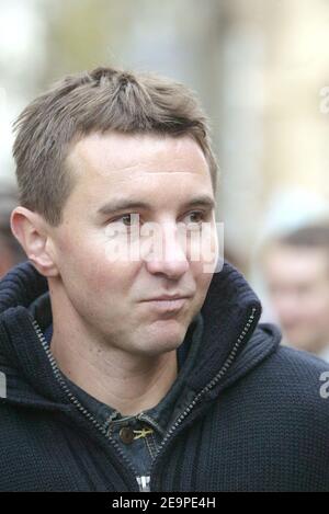 Olivier Besancenot, chef du parti du LCR, proteste à Paris, en France, au sujet de la violence contre les femmes, le 25 novembre 2006. Photo de Bernard Bisson/ABACAPRESS.COM Banque D'Images