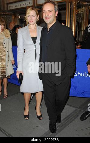 L'actrice Kate Winslet et le réalisateur Sam Mendes arrivent à l'ouverture de Broadway de 'The vertical Hour' qui a eu lieu au Music Box Theatre de New York City, NY, Etats-Unis, le jeudi 30 novembre 2006. Photo de Gregorio Binuya/ABACAPRESS.COM Banque D'Images