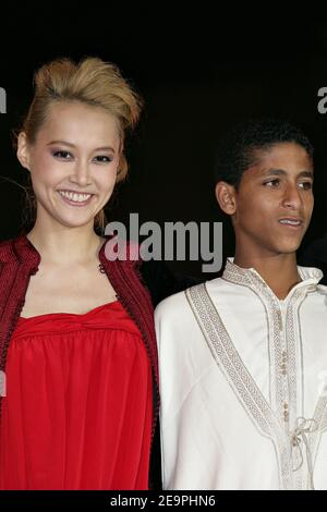 L'actrice japonaise Rinko Kikuchi et un membre du casting posent pour la projection du film 'Babel' lors du 6ème Festival International du film de Marrakech, au Maroc, le 7 décembre 2006. Photo de Thierry Orban/ABACAPRESS.COM Banque D'Images