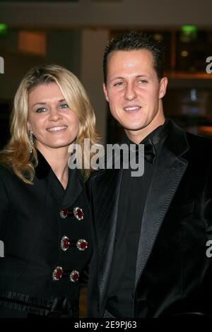 Le Allemand Michael Schumacher et sa femme Corinna arrivent au Gala 2006 de la FIA qui s'est tenu à Monaco le 8 décembre 2006. Photo de Frédéric Nebinger/Cameleon/ABACAPRESS.COM Banque D'Images