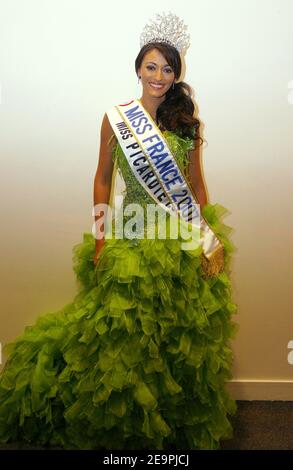 Mlle Picardie, Rachel Legrain-Trapani, a couronné Miss France 2007, lors de l'élection de Miss France 2007 qui s'est tenue au Futuroscope, à Poitiers, en France, le 9 décembre 2006. Mlle Picardie, Rachel Legrain-Trapani, est Mlle France 2007. Photo de Patrick Bernard/ABACAPRESS.COM Banque D'Images