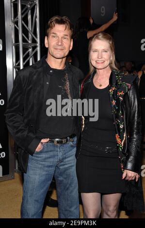 Patrick Swayze et la femme Lisa Niemi assistent à la première mondiale de 'Rocky Balboa' au Théâtre chinois de Los Angeles, CA, Etats-Unis, le 13 décembre 2006. Photo de Lionel Hahn/ABACAPRESS.COM Banque D'Images