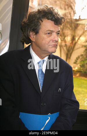 Le ministre de la cohésion sociale, Jean-Louis Borloo, inaugure le 15 décembre 2006 la maison d'emploi 'Arc de Seine' à Issy-les-Moulineaux, banlieue ouest de Paris. Photo de Thierry Orban/ABACAPRESS.COM Banque D'Images