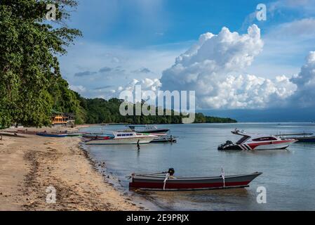 Bunaken Island, Taman National Bunaken, Manado Tua Island, Sulawesi du Nord, Indonésie Banque D'Images