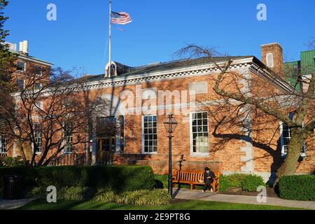 PRINCETON, NJ -16 NOV 2020- vue de Palmer Square, une place phare dans le centre-ville de Princeton, New Jersey, États-Unis. Banque D'Images